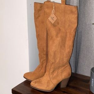 American Eagle boots 6 1/2.